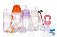 Biberon di plastica su misura dell'acqua del latte del bambino con il cappuccio della paglia