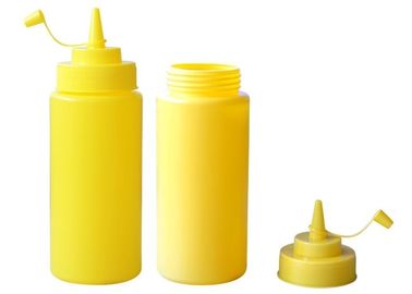 Le bottiglie di plastica della salsa di giallo del commestibile con salsa ricoprono, schiacciano la bottiglia della salsa